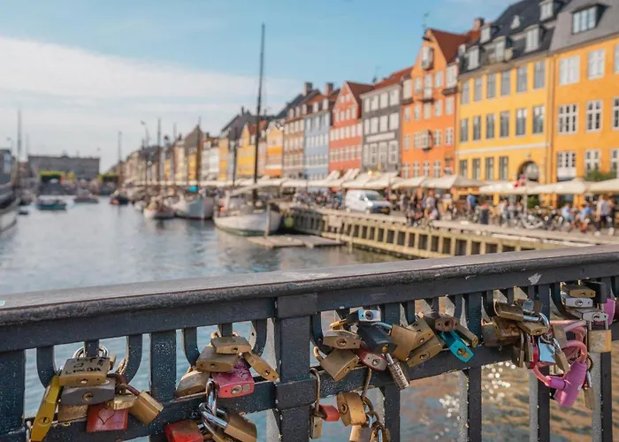 Central Copenhagen Apt With Balcony, Free Parking W Elevator
