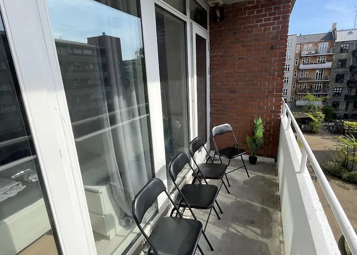 Central Copenhagen Apt With Balcony, Free Parking W Elevator